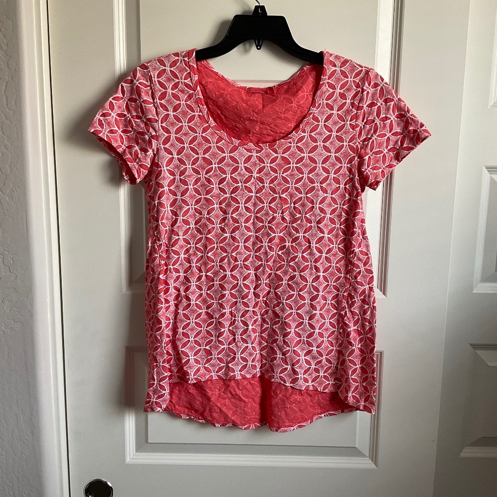 Fresh Produce Red Printed High/Low Cotton Tee‎ - Size Small